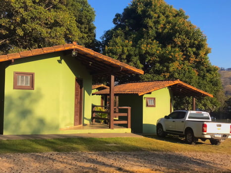 Hospedagem (2 diárias) + Passeio de 4x4 de 6 horas p/ (2 pessoas) 